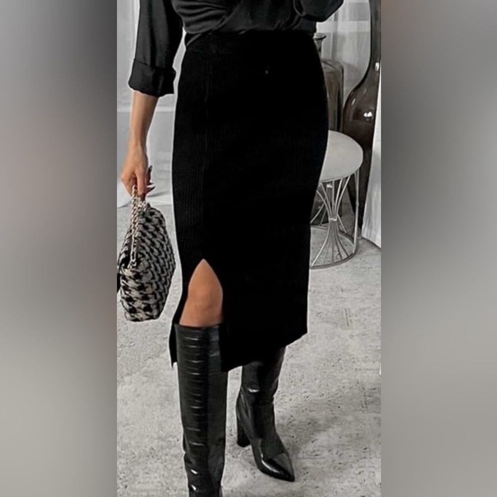 Slim Side-Slit Midi Skirt S